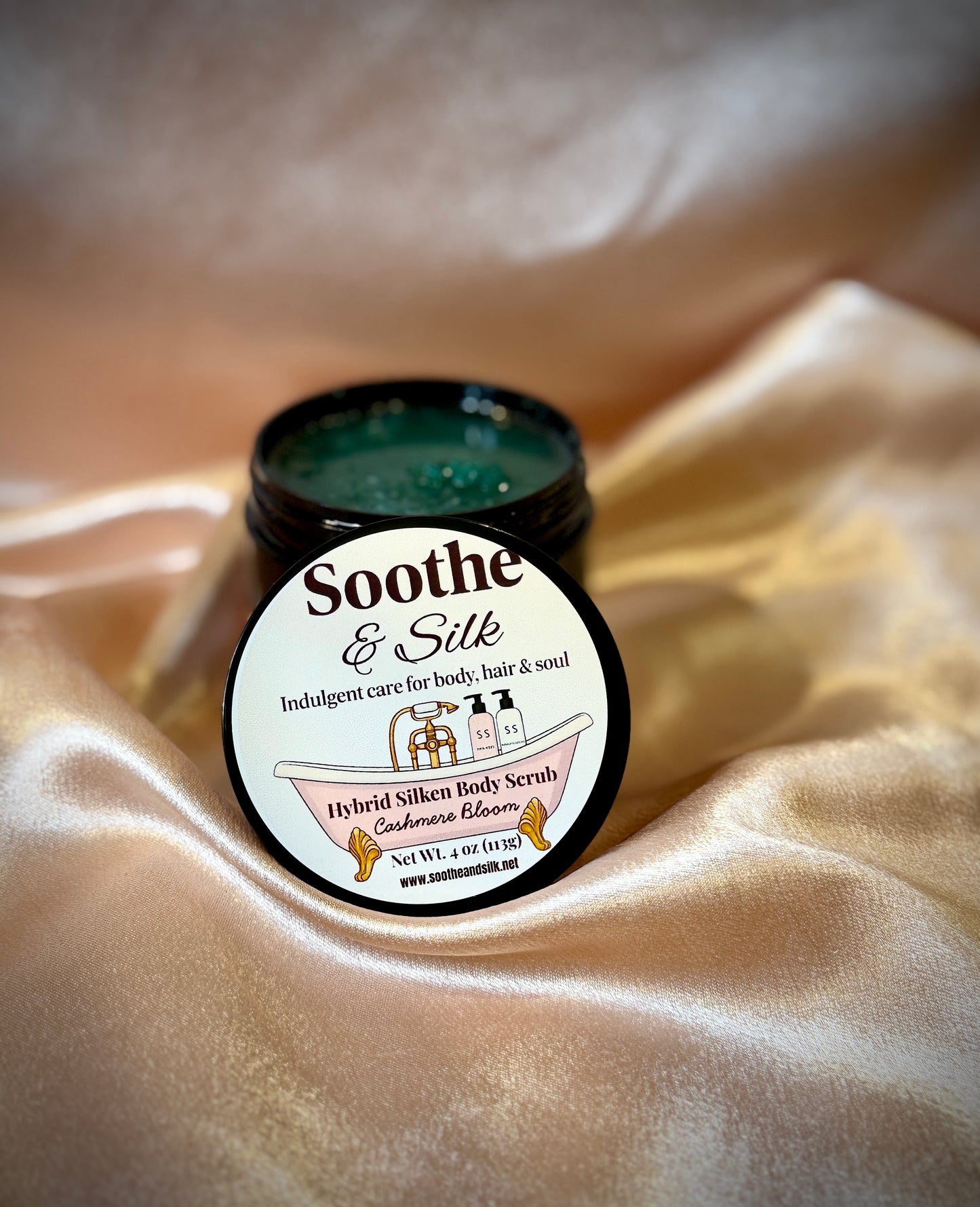 Cashmere Bloom Hybrid Body Scrub